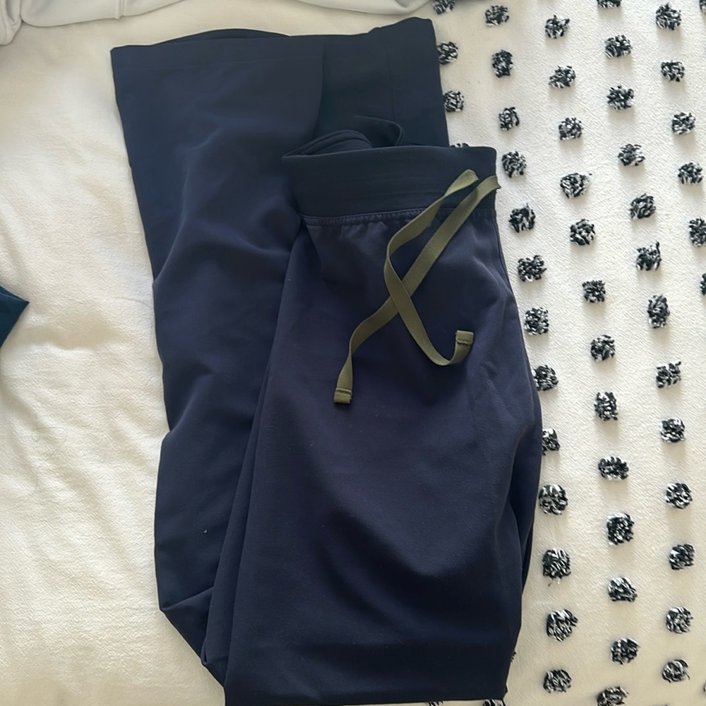 Figs Quiet Navy scrub pants